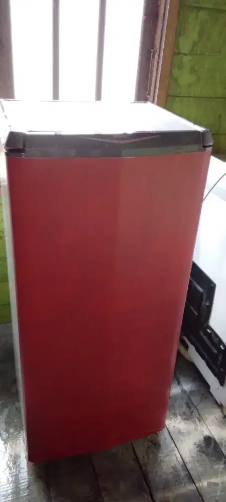 Kulkas 1pintu Sanyo siap pakai.