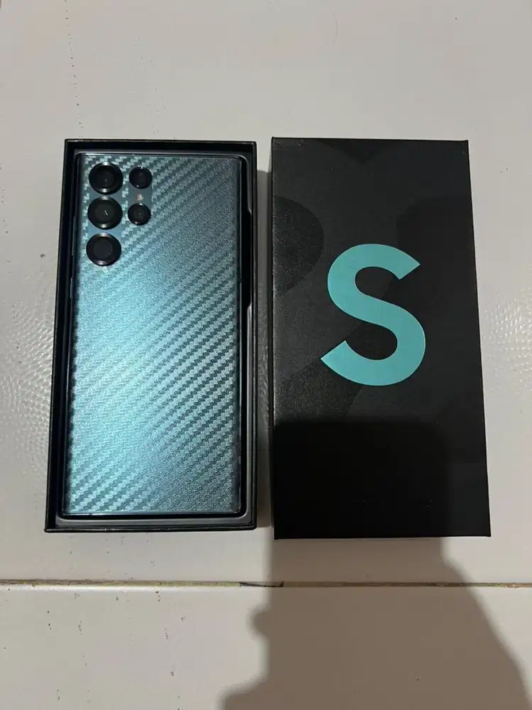 Samsung galaxy s22 ultra 5G 12/256 sein (minus)