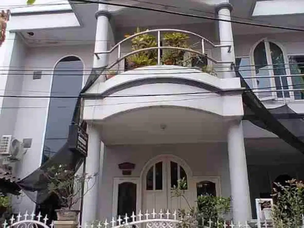 MURAH !! Rumah Besar 2 Lantai di Tytyan Kencana Dekat Summarecon Bekasi