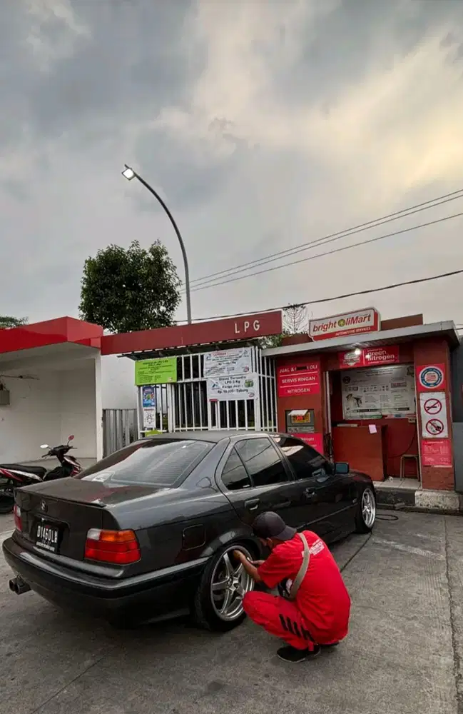 BMW 318i 1991 Bensin