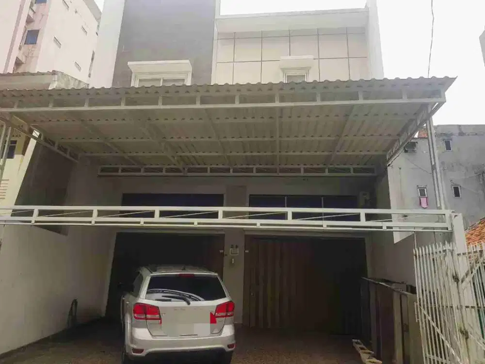 MURAH ! RUMAH BENTUK RUKO GANDENG 2.5 LANTAI DI DAERAH KARTINI, JAKARTA PUSAT