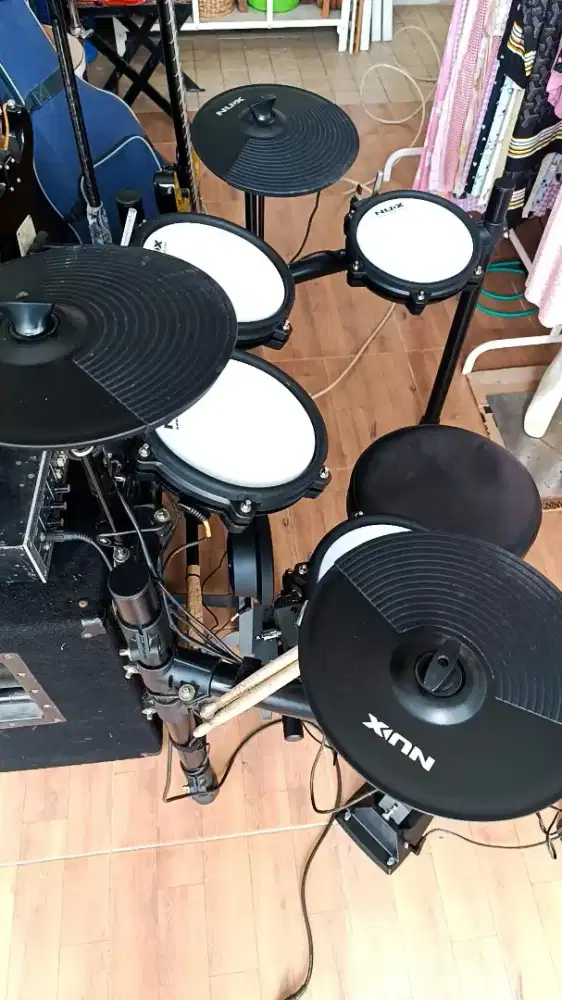 DRUMB ELEKTRIK. PLUS DOBEL PEDAL. PLUS SPEKER