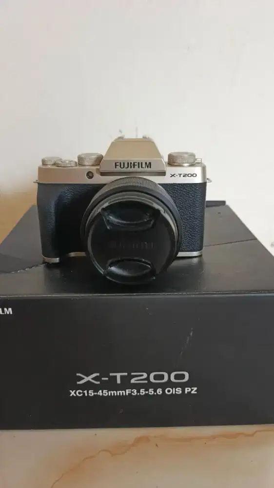 Fujifilm XT200 + Lensa 15-45mm