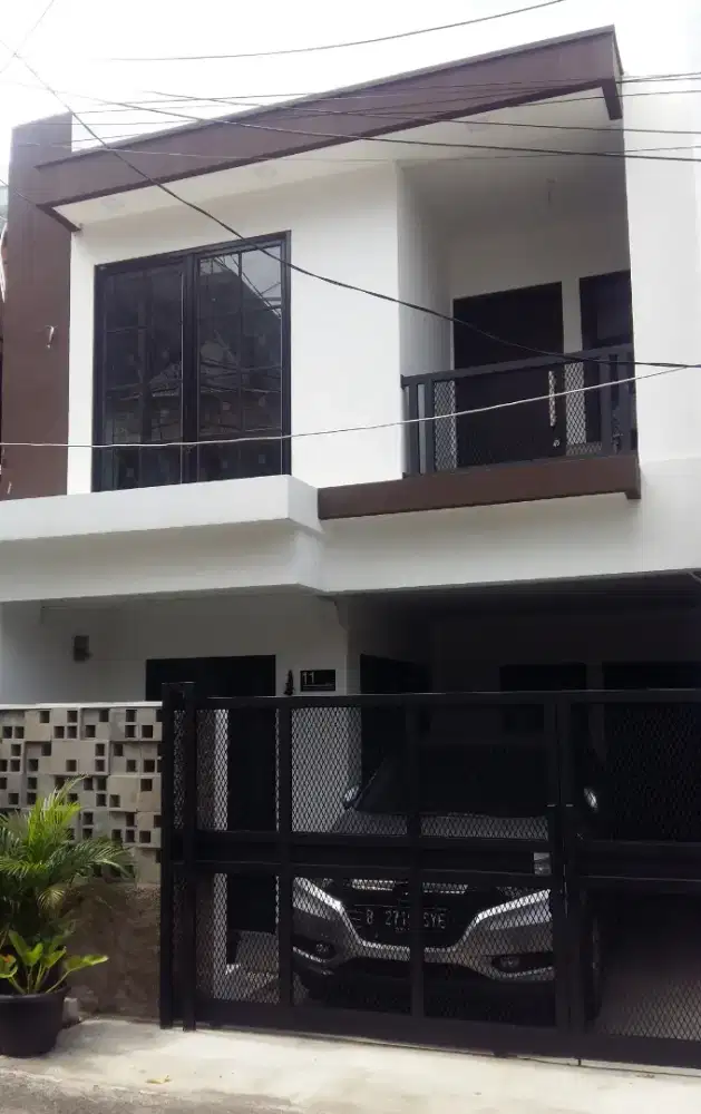 Di jual rumah tinggal 2.5Lt siap huni, lokasi strategis area Tebet.
