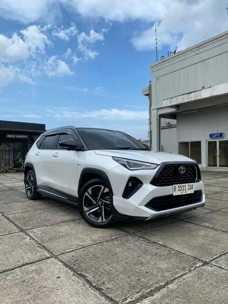 (Km Super Low 18ribu Full Ori) TOYOTA YARIS CROSS GR HYBRID 2023