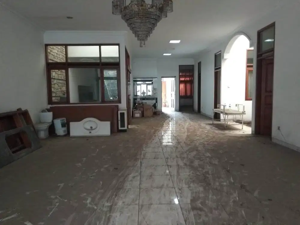 For Sale... Murah Rumah Besar Kokoh di Sayap Pungkur