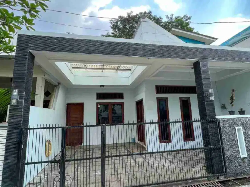 Di jual rumah cantik 2 lt tidak banjir, dekat Galaxy dan Mall Pakuon di Pekayon. Bekasi