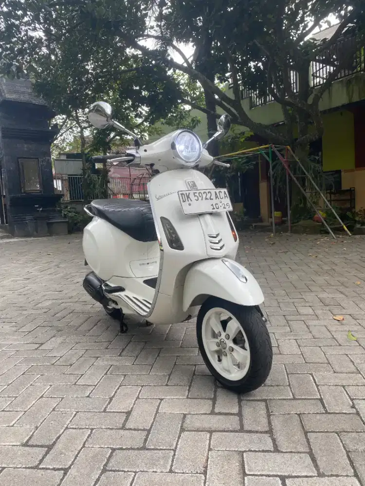 Vespa Primavera 3v 150 2014 putih