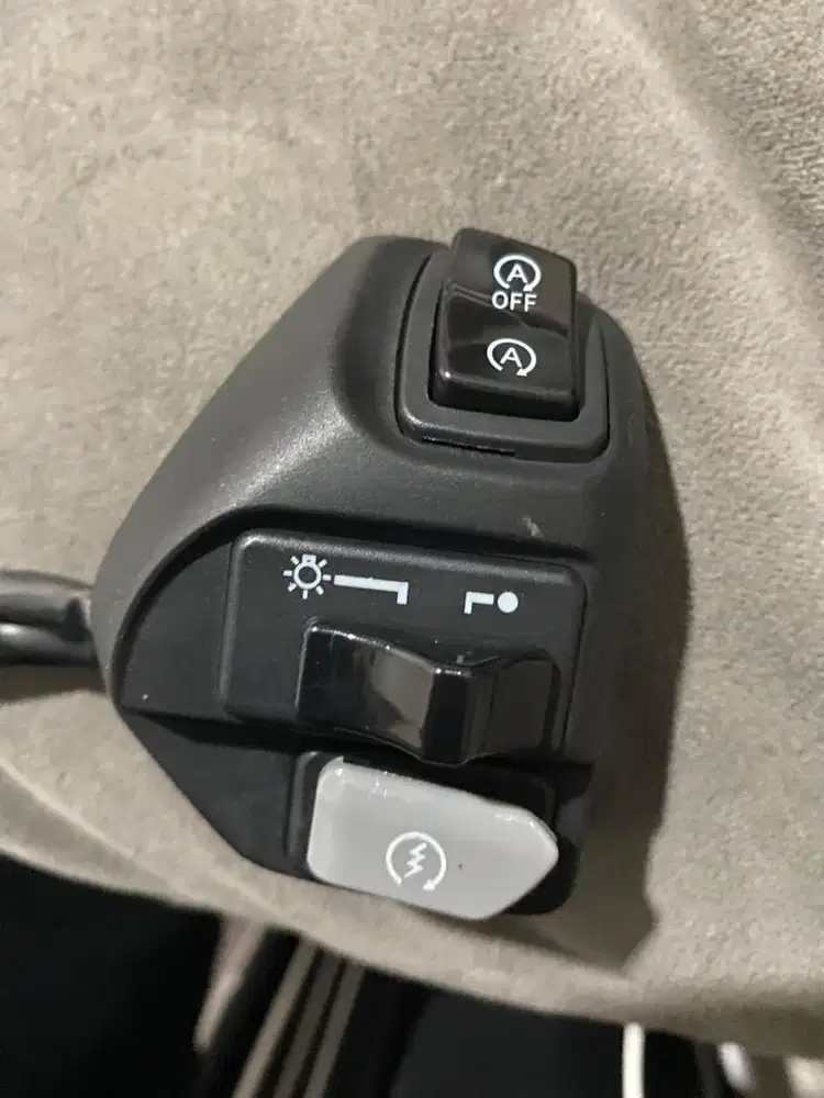 Saklar kanan aerox old