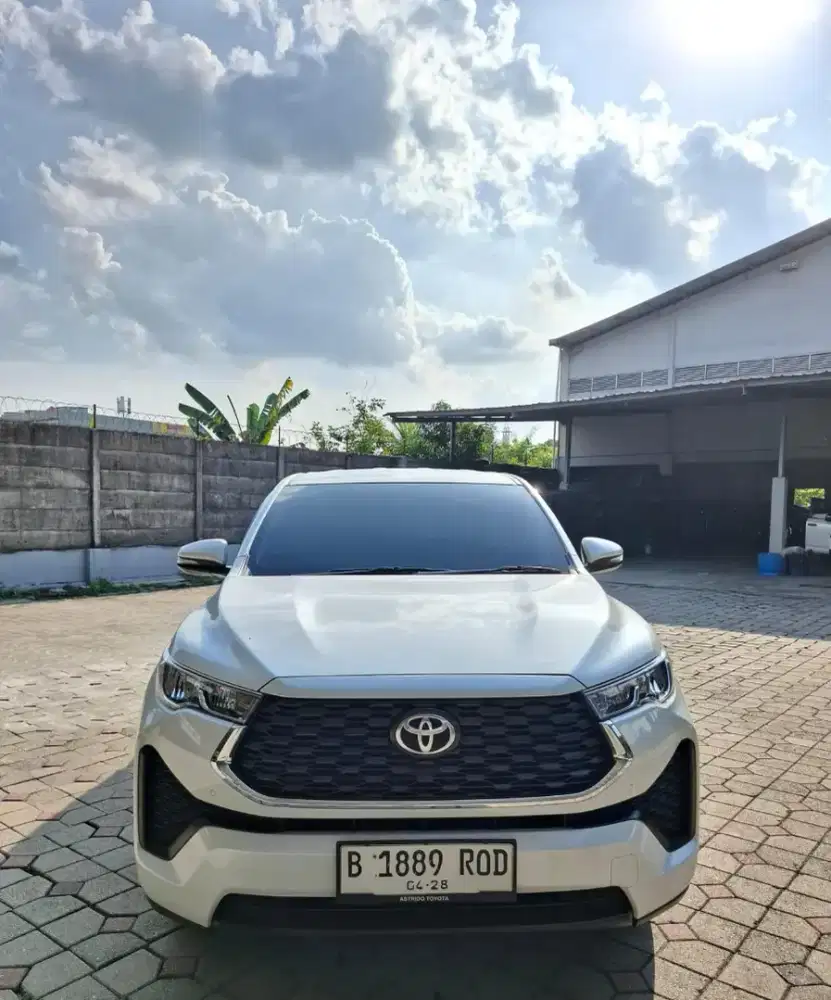 Zenix 2023 V bensin matic. Km 34rb antik