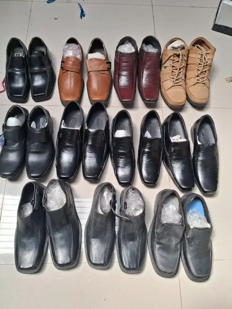 Cuci gudang barang pajangan toko sepatu dan sendal