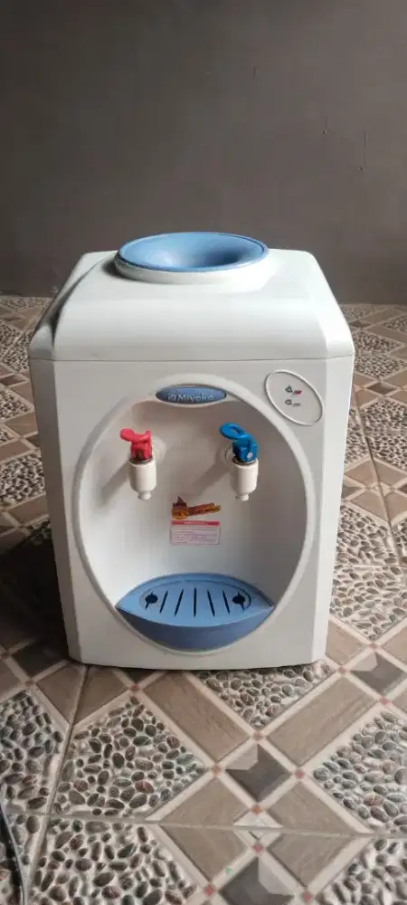 Dispenser panas dingin