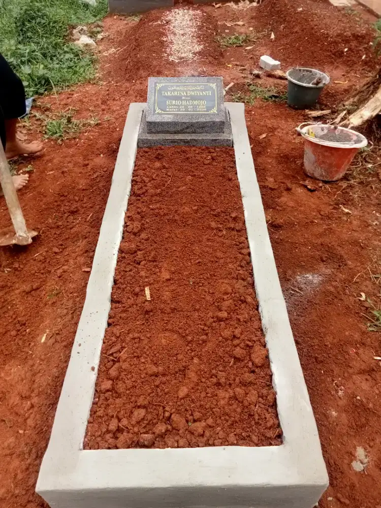 Tukang rumput pemakaman