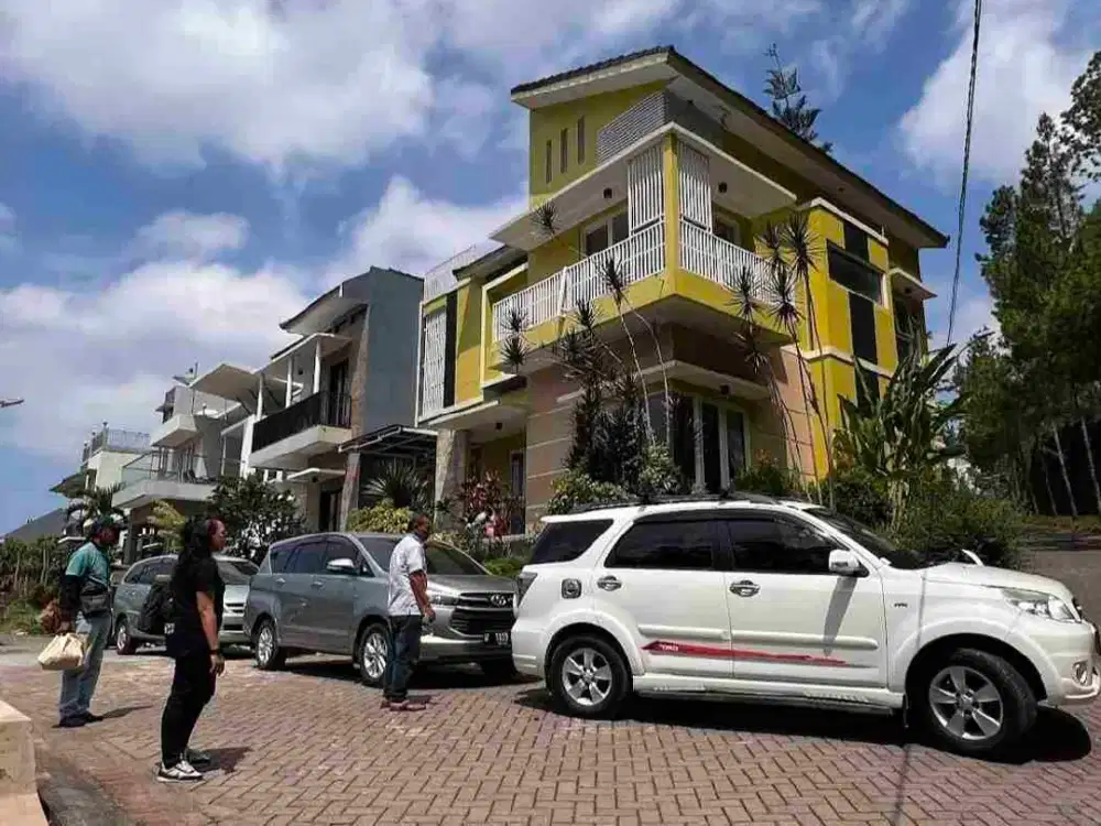 villa cakep ada kolam renang di kusuma pinus lingkungan kusuma agro view cakep dan sangat dekat ke semua wisata favorit di batu seperti jatim park, BNS dan museum angkut