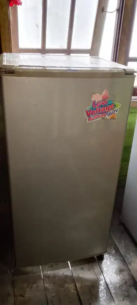 Kulkas 1pintu Sanyo siap pakai.