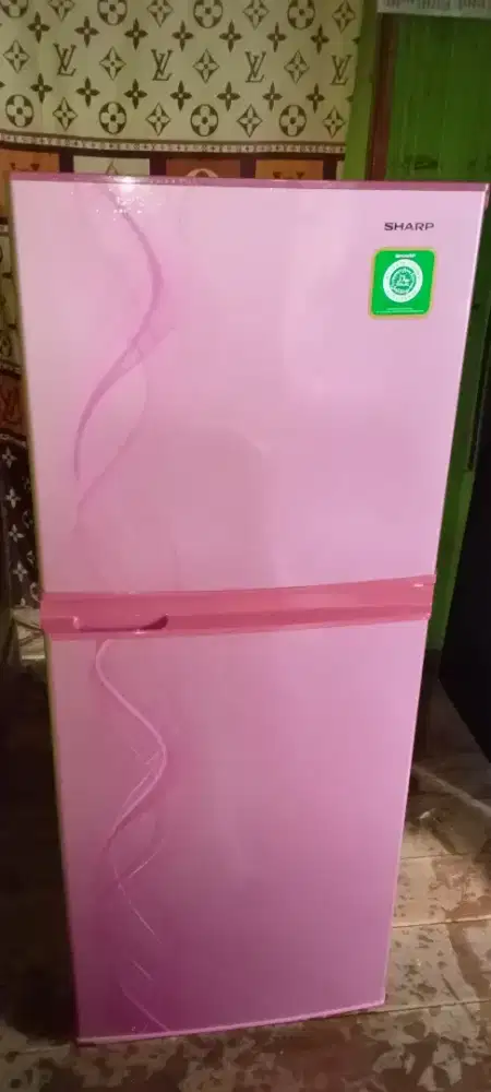 Kulkas 2pintu Sharp kirei siap pakai.