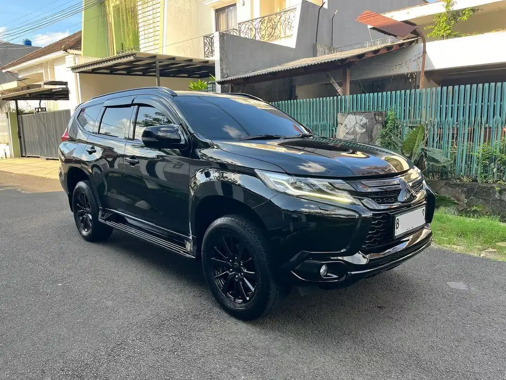 Mits Pajero Sport Dakar 4x2 2016 AT Hitam power back Door cam 360