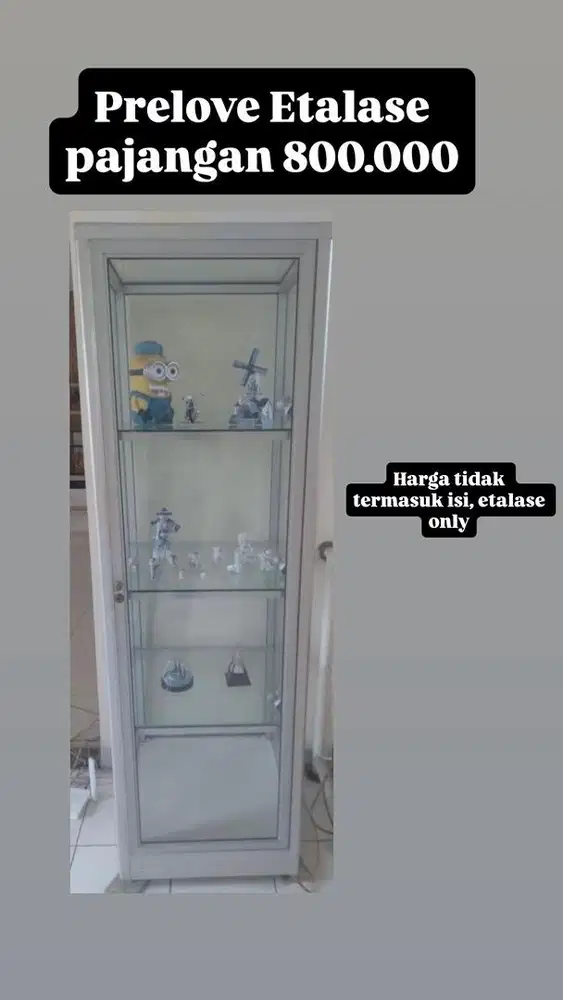 Etalase pajangan barang