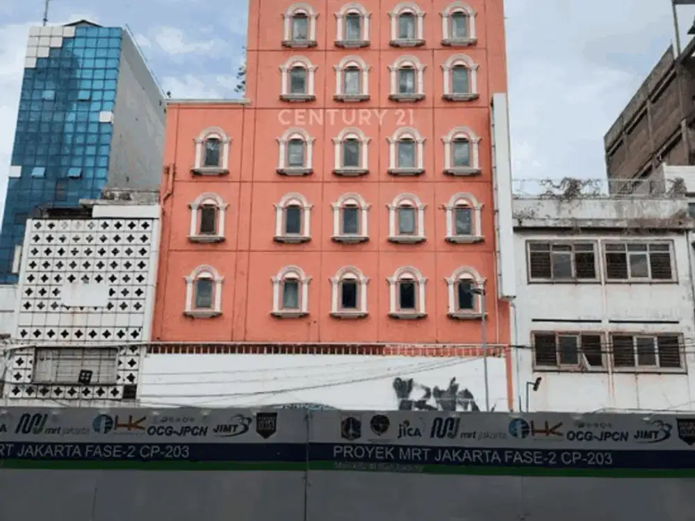 Gedung Ex Hotel Kawasan Bisnis Lokasi Strategis Dekat MRT Glodok