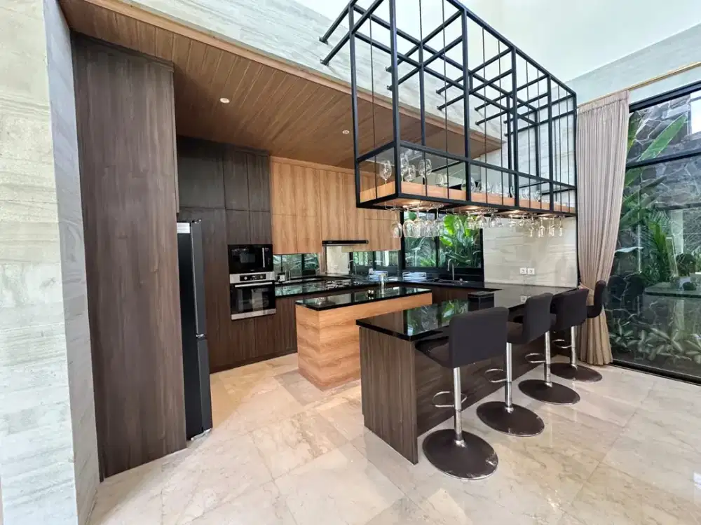 Vila 4 Kamar Tidur yang Dilengkapi Perabot di Area Pantai Sanur