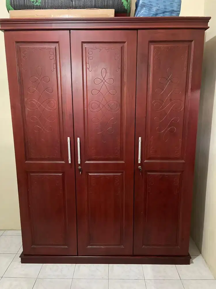 Lemari Pakaian Jati Jepara Mewah