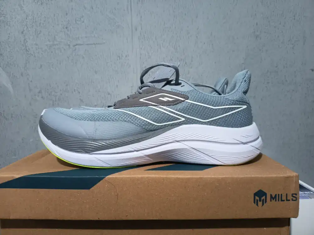 Sepatu Running Mills