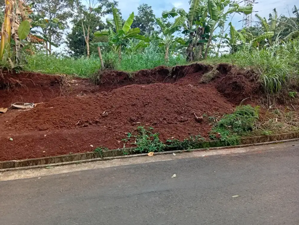 Tanah pinggir jalan bagus sangat strategis Banyumanik semarang