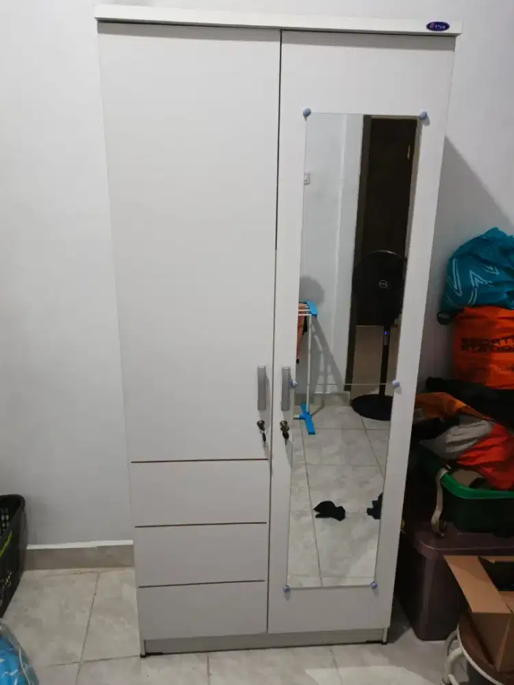 Lemari pakaian 2 pintu