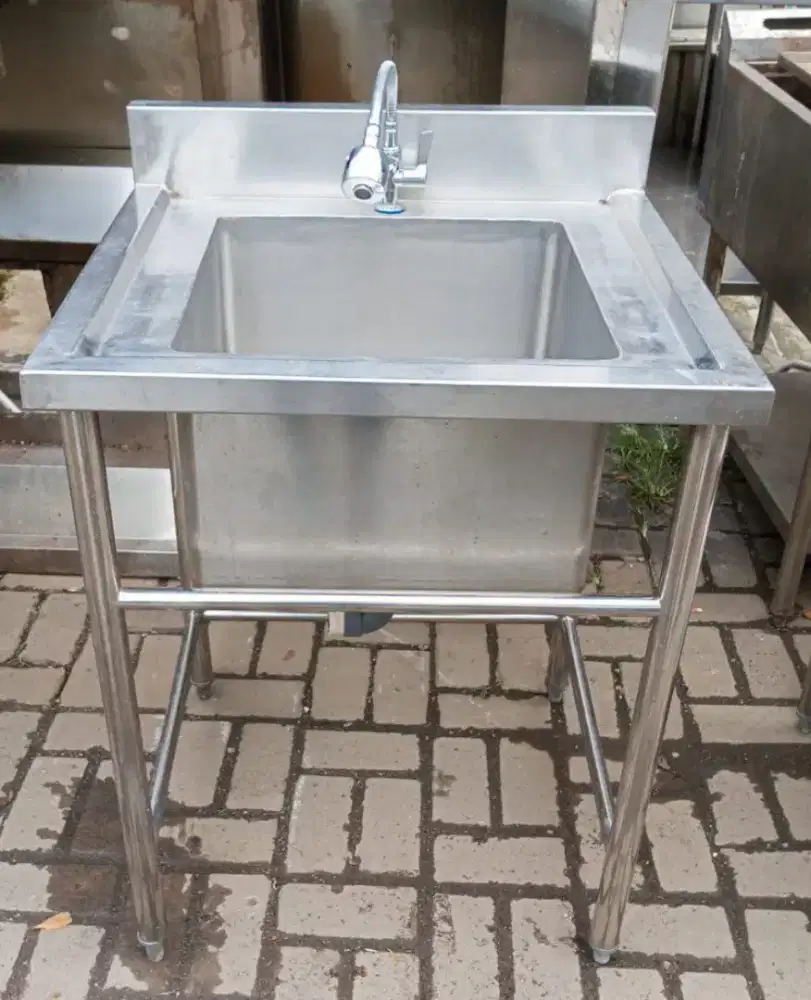 Single Sink Kran
Ukuran P 70 x L 65 x T 85 cm.
Lubang P45xL 45xT 30 cm