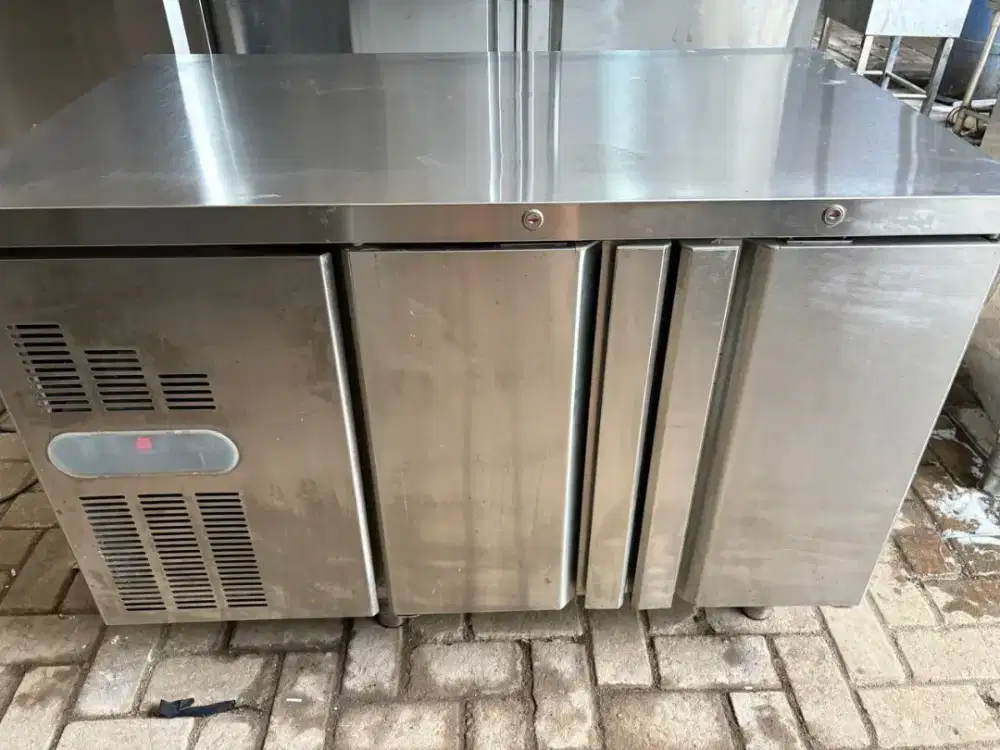 Undercounter  (ucc) gea mesin ori
ukuran 120x70x85
harga 5,5jt