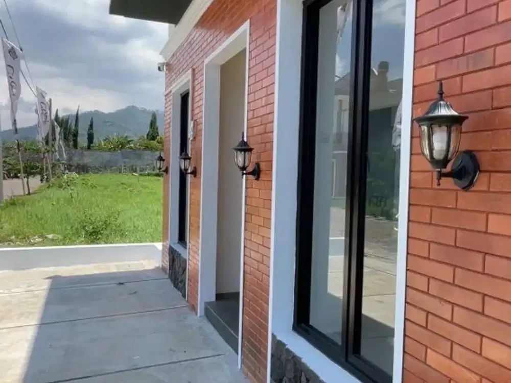 Dijual Villa 2 Lantai view pegunungan dan kota batu lokasi dekat alun alun batu