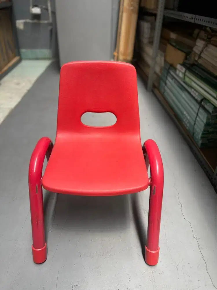 Kursi besi merah merek Informa (6 pcs)