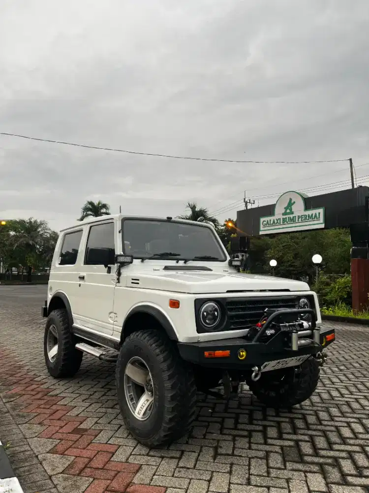 Dijual mobil Jimny pajak murah meriah siap pakai,NEGO!!