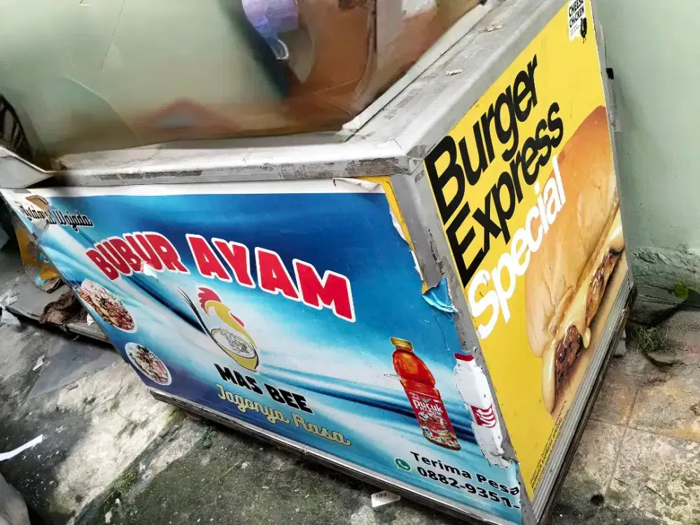 Gerobak dan perlengkapan fried chicken