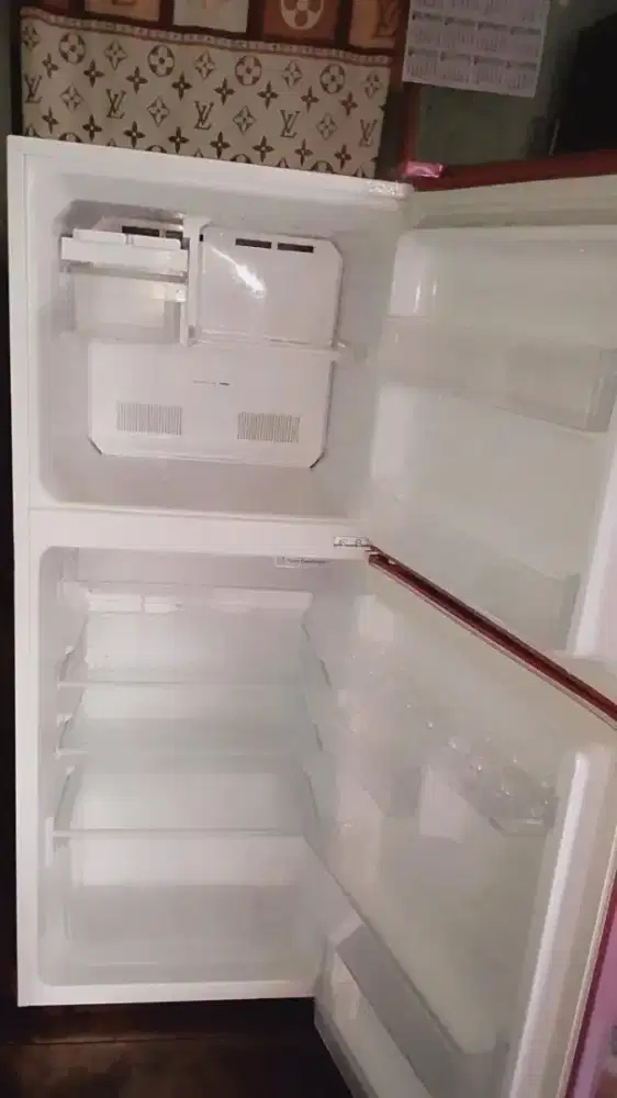 Kulkas 1pintu Sharp kirei siap pakai, no minus.