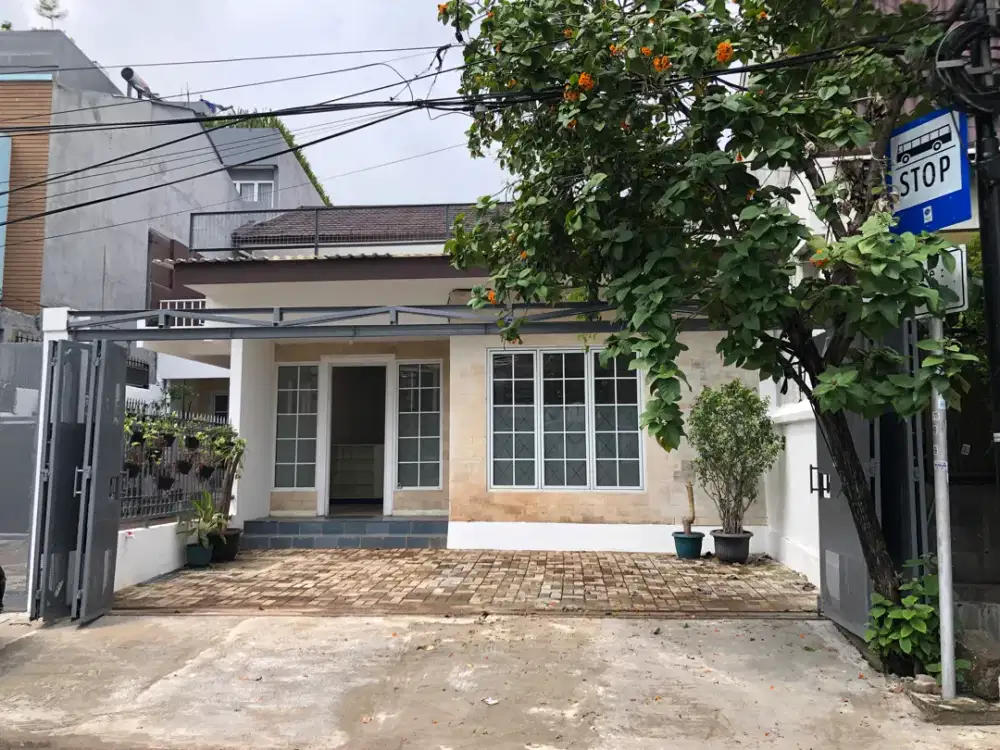 Rumah Strategis Benhil Cocok Untuk Usaha Bebas Banjir