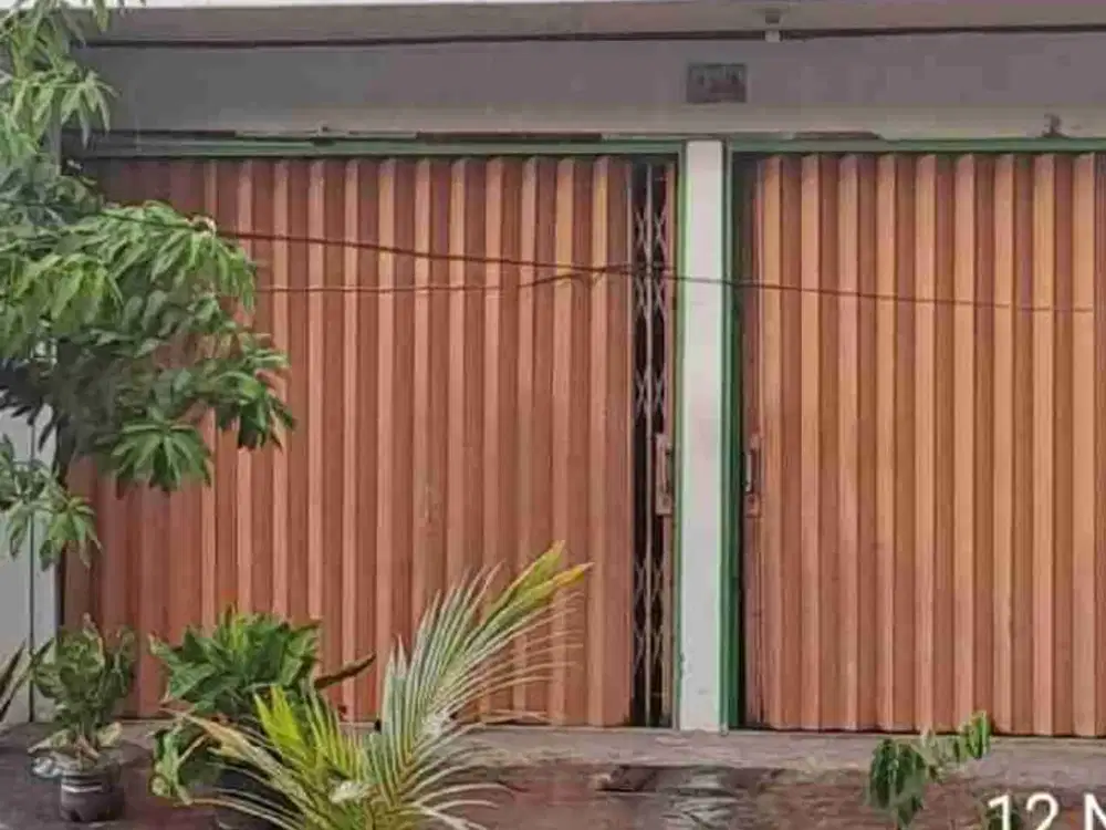 Dijual Rumah usaha 1 lantai 3 kamar tidur dan area tempat usaha di depan lokasi strategis di Permsta regensi  wanasari cibitung bekasi