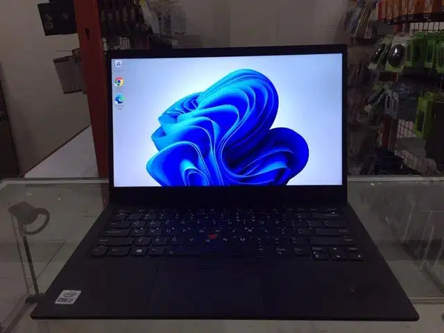 Lenovo ThinkPad X1 Carbon Core i7Gen10 Ram 16GB SSD 256GB Tipis