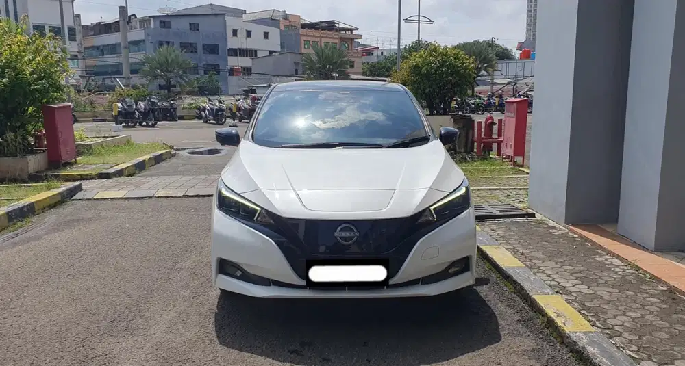 Km25rb nissan leaf ev two tone 2023 putih pajak panjang