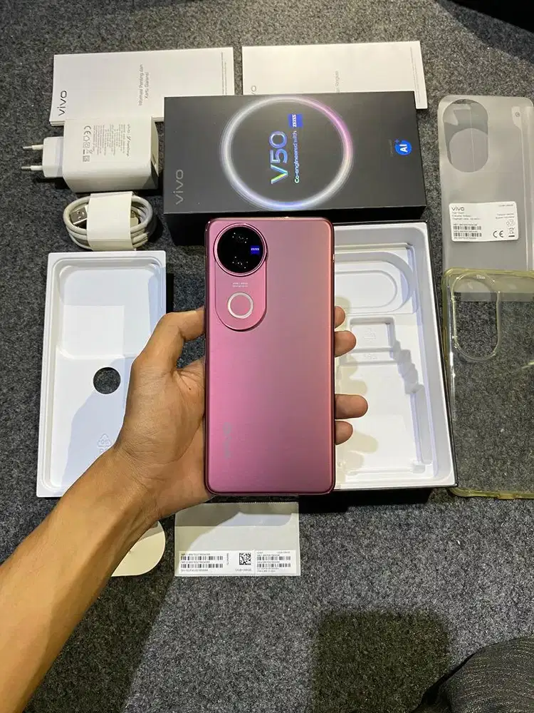 vivo v50 12/256 like new