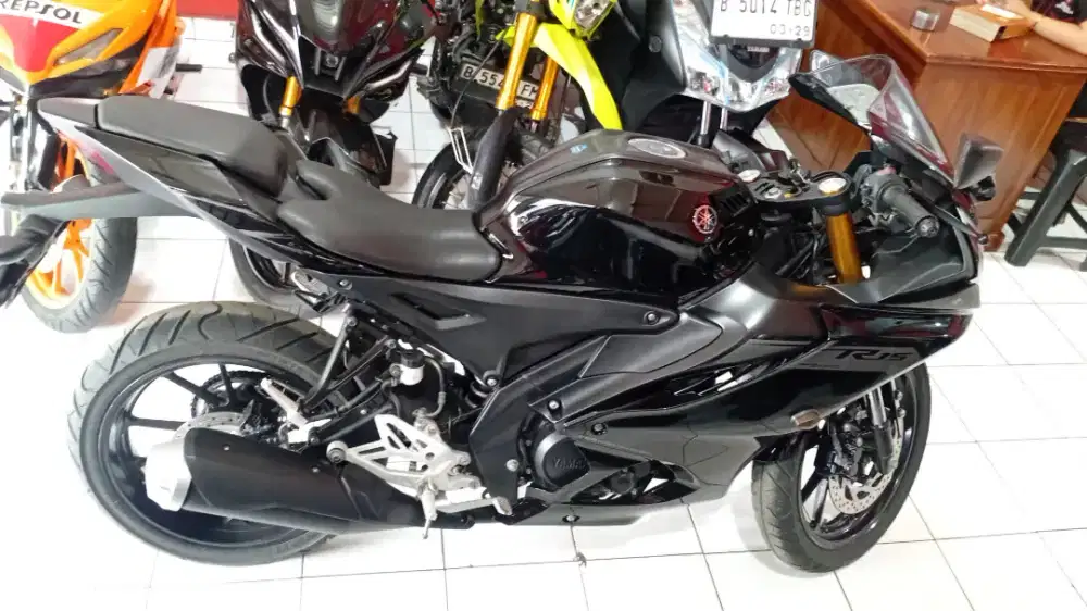 R15 V4 HITAM TH 2022, DP 1 JUTA