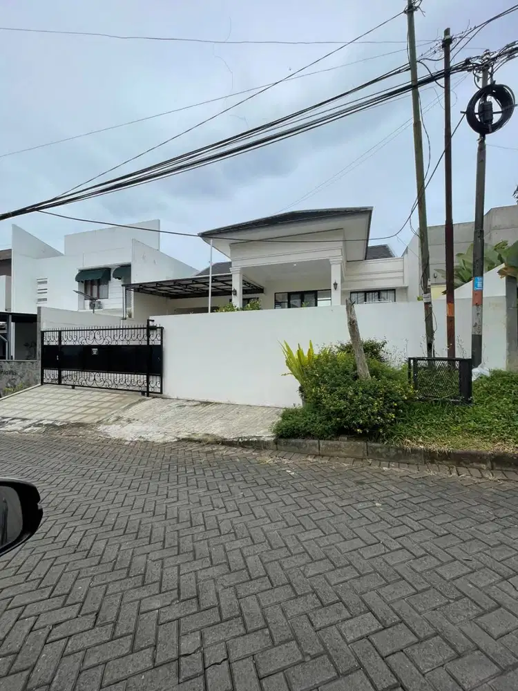 Dijual Rumah Cantik Full Furnished Setiabudi Regency Bandung