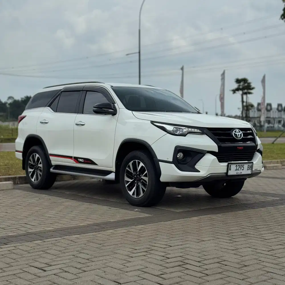 ODO 31 Ribu KM Toyota Fortuner VRZ TRD S Matic 2018 Putih AT Diesel
