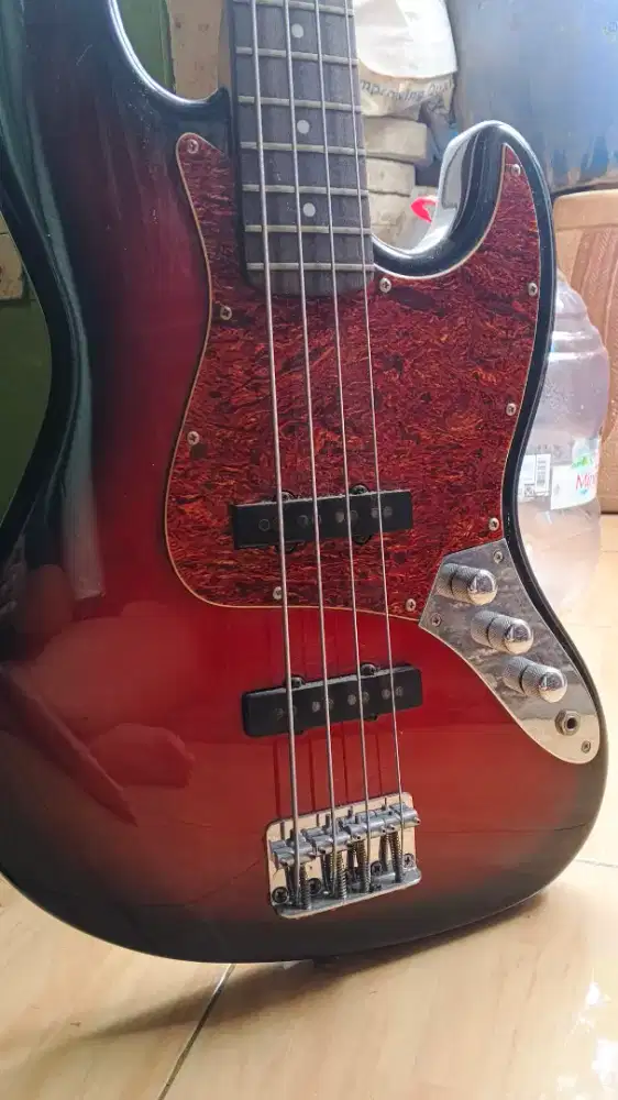 SQUIER JAZZBASS 4 STRING