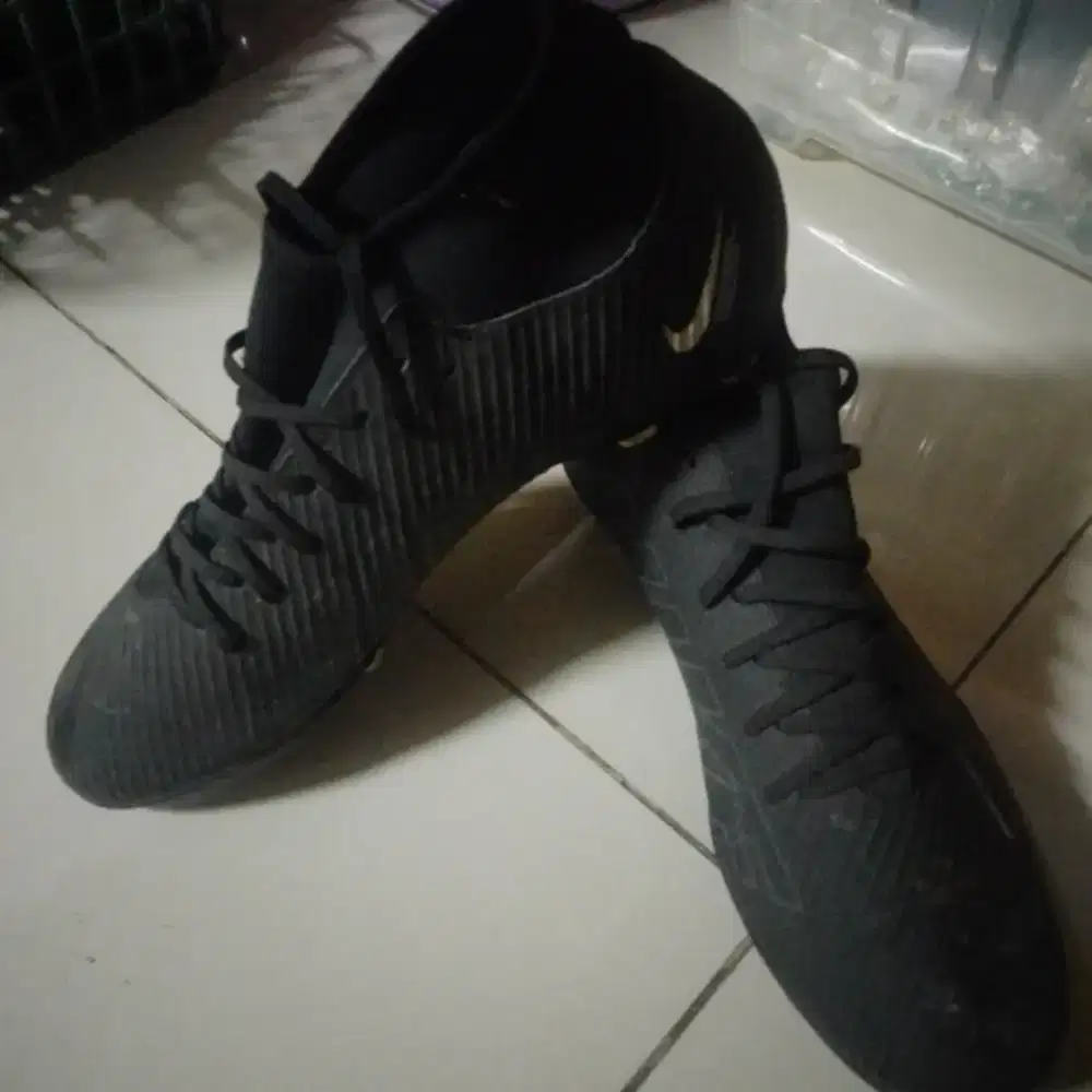 Sepatu bola  Nike Mercurial Superfly 9 Club.