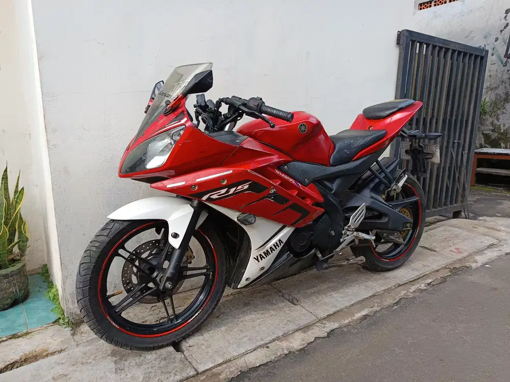 Di jual cepat R15 V2 2015 lengkap siap gas