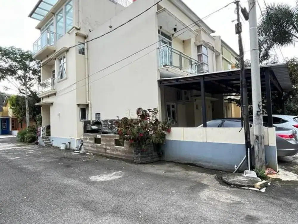 RUMAH KOMPLEK DUTA FAMILY