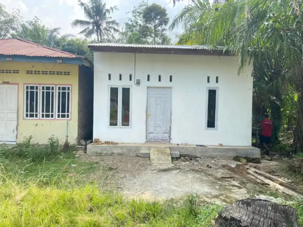 Di Jual Rumah di pinggir jalan aspal