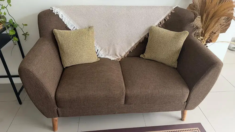 Sofa 2 seater warna coklat