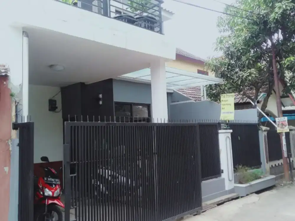 Turun harga....Di jual rumah bagus 2 lantai siap huni di Margahayu permai